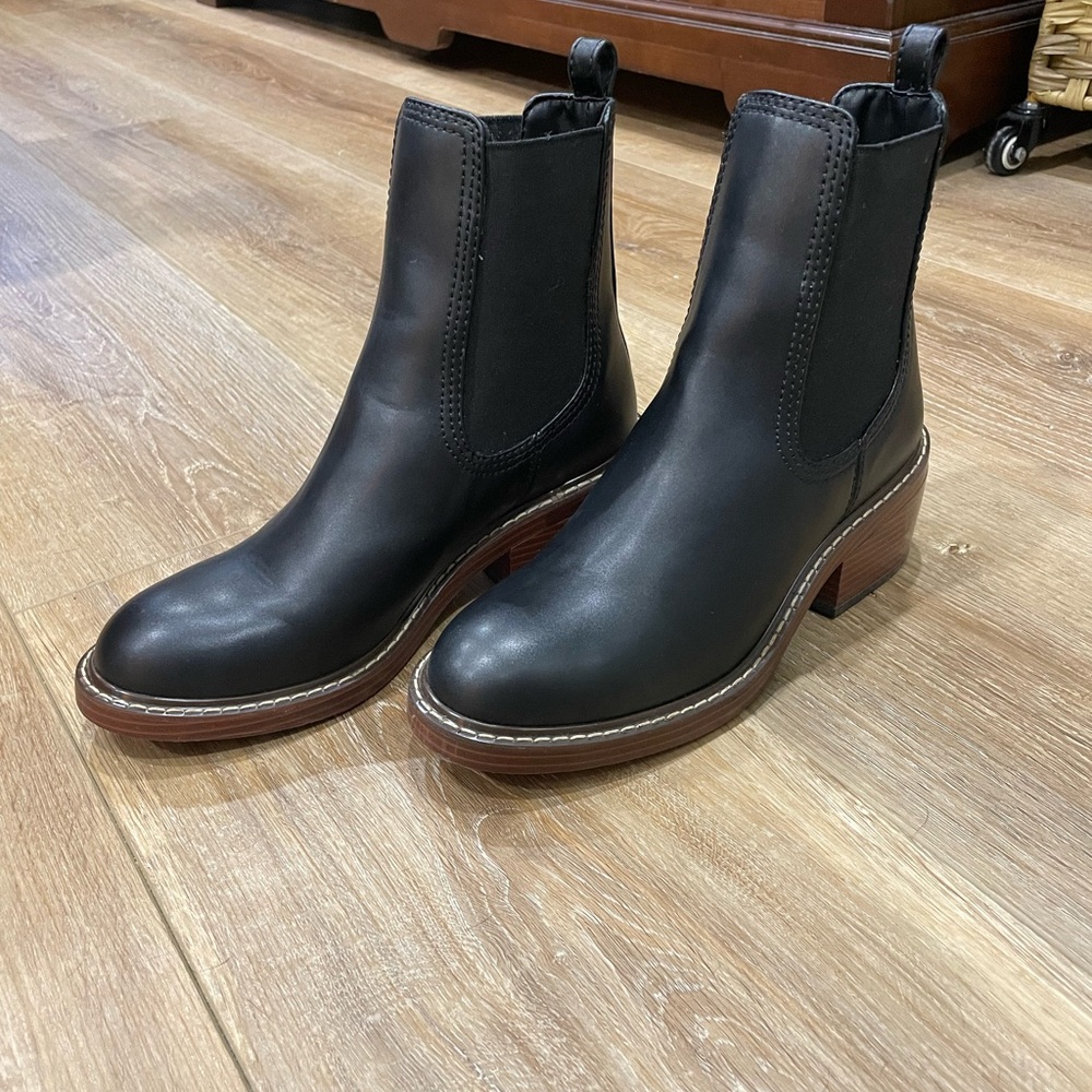 Steve Madden Black Leather Ankle Booties